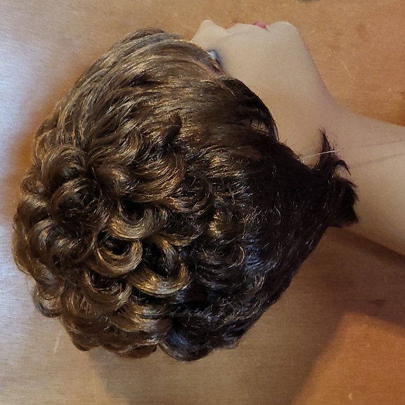 Short Two Tone Wig With Curls - Picture 3 of 6